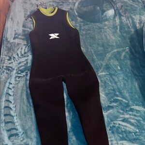 Black and Green Sleeveless Wetsuit